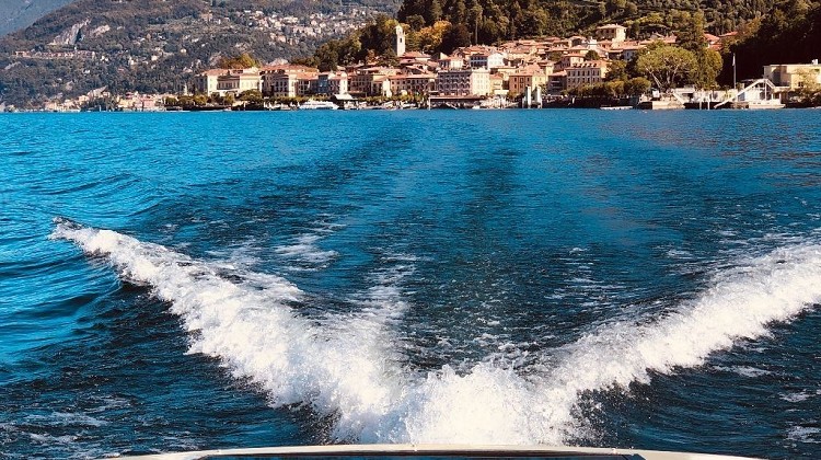 Escursione 5 terre da genova con autista | tour privato in auto alle cinque terre da genova | Ncc Lago di Como | Ncc Bellagio